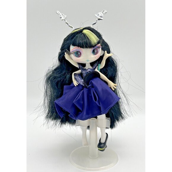 RARE NOVI STARS MALIE TASKER ALIEN DOLL with Galactic Gown MGA - Picture 1 of 11